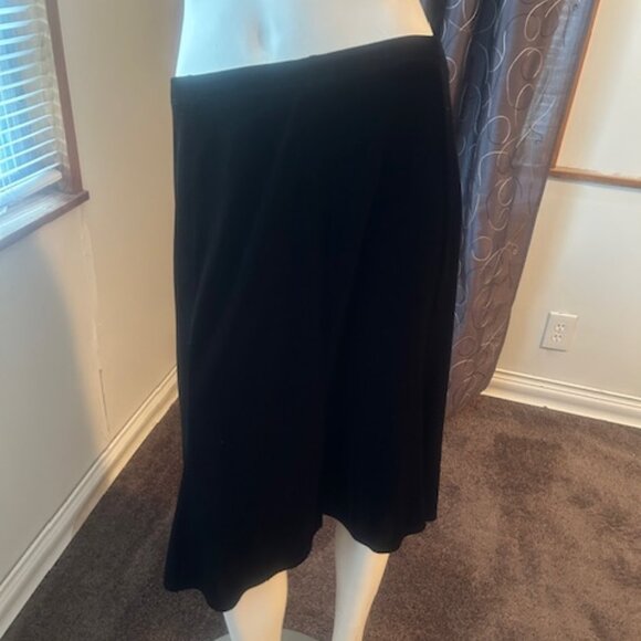 Elementz Black pull on Velvet skirt, size L - Picture 1 of 4